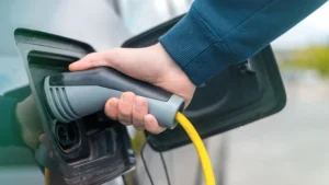Co zrobić, gdy samochód elektryczny rozładuje się w trasie?