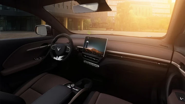 Czy samochód elektryczny ładuje się sam podczas jazdy?